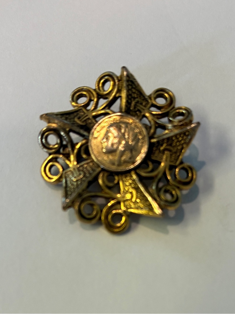 Antique-Style Gold-Tone Filigree Starburst Brooch with Medallion